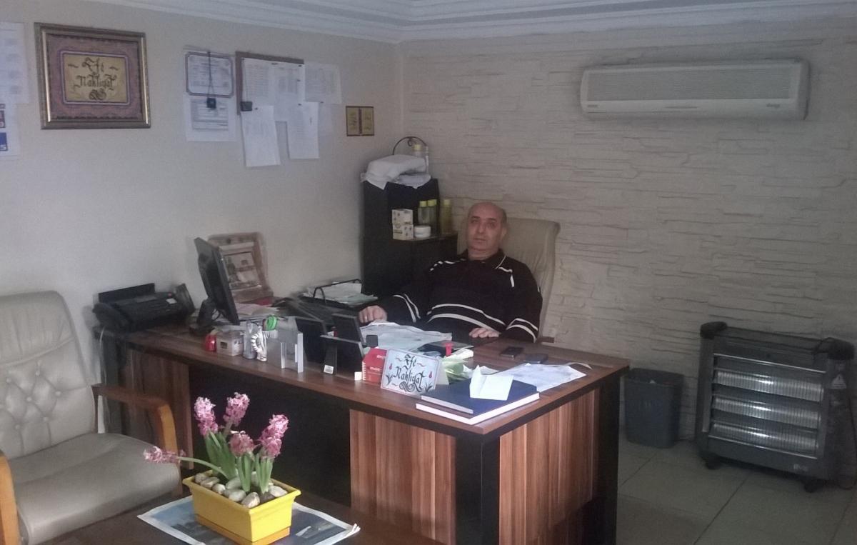 Efe Nakliyat kurucusu Süleyman Gül çalışma ofisinde